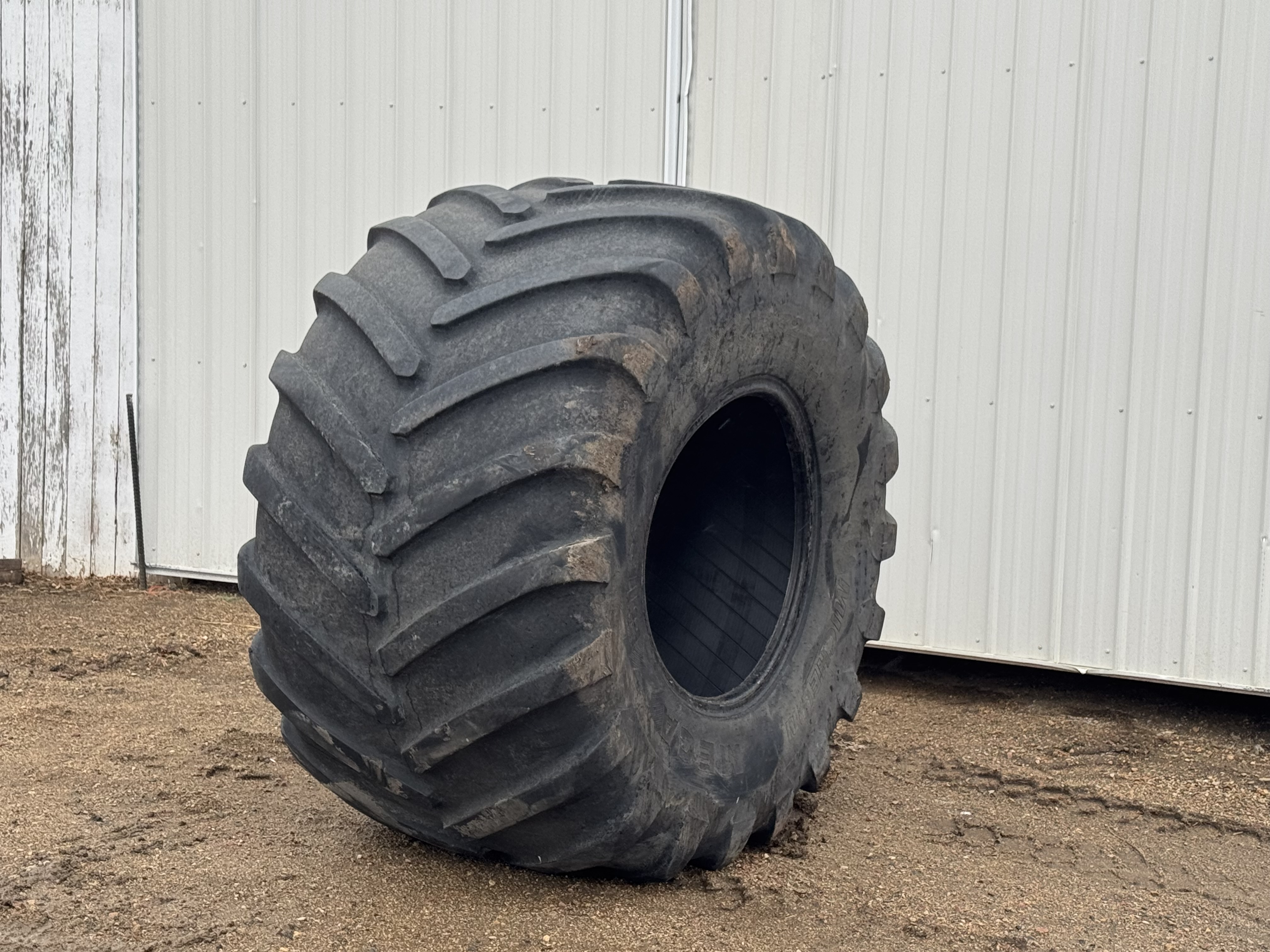Image: Michelin 1050/50R32