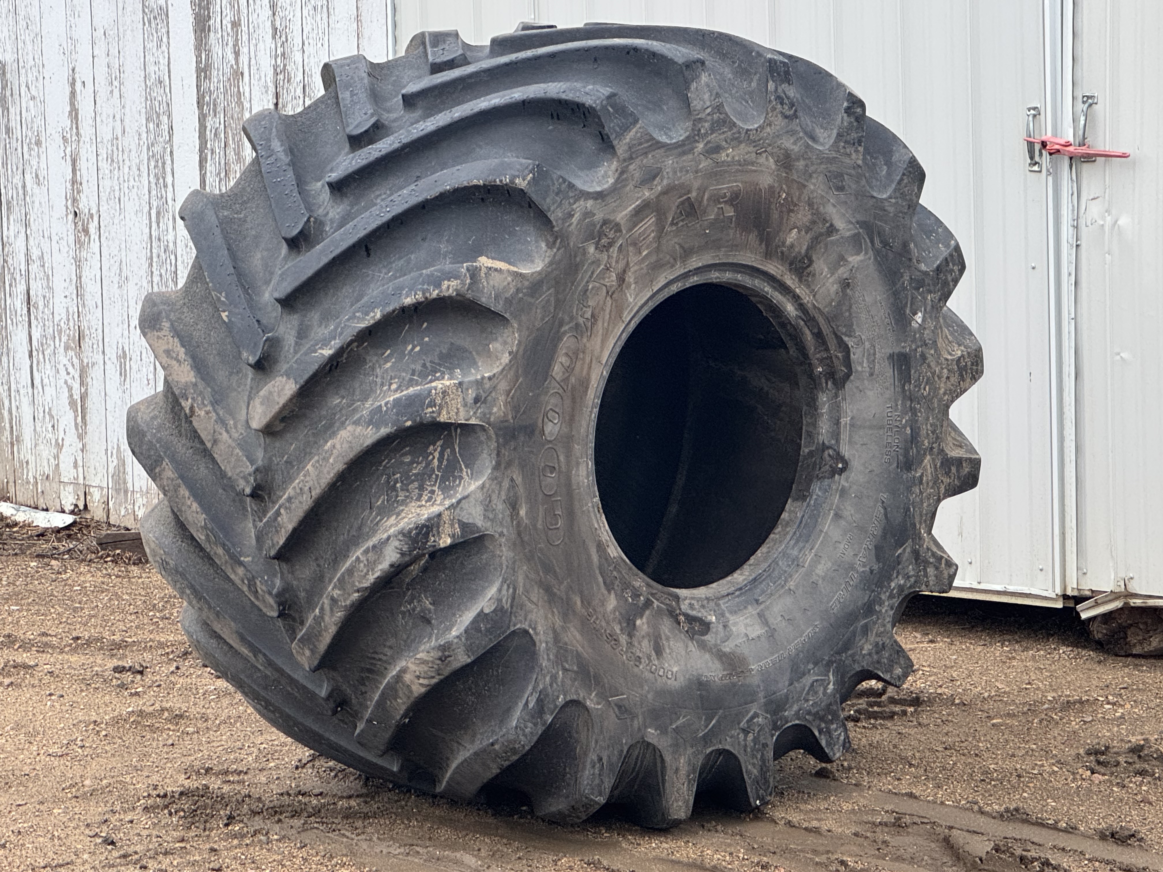 Image: Goodyear 1000/50R25