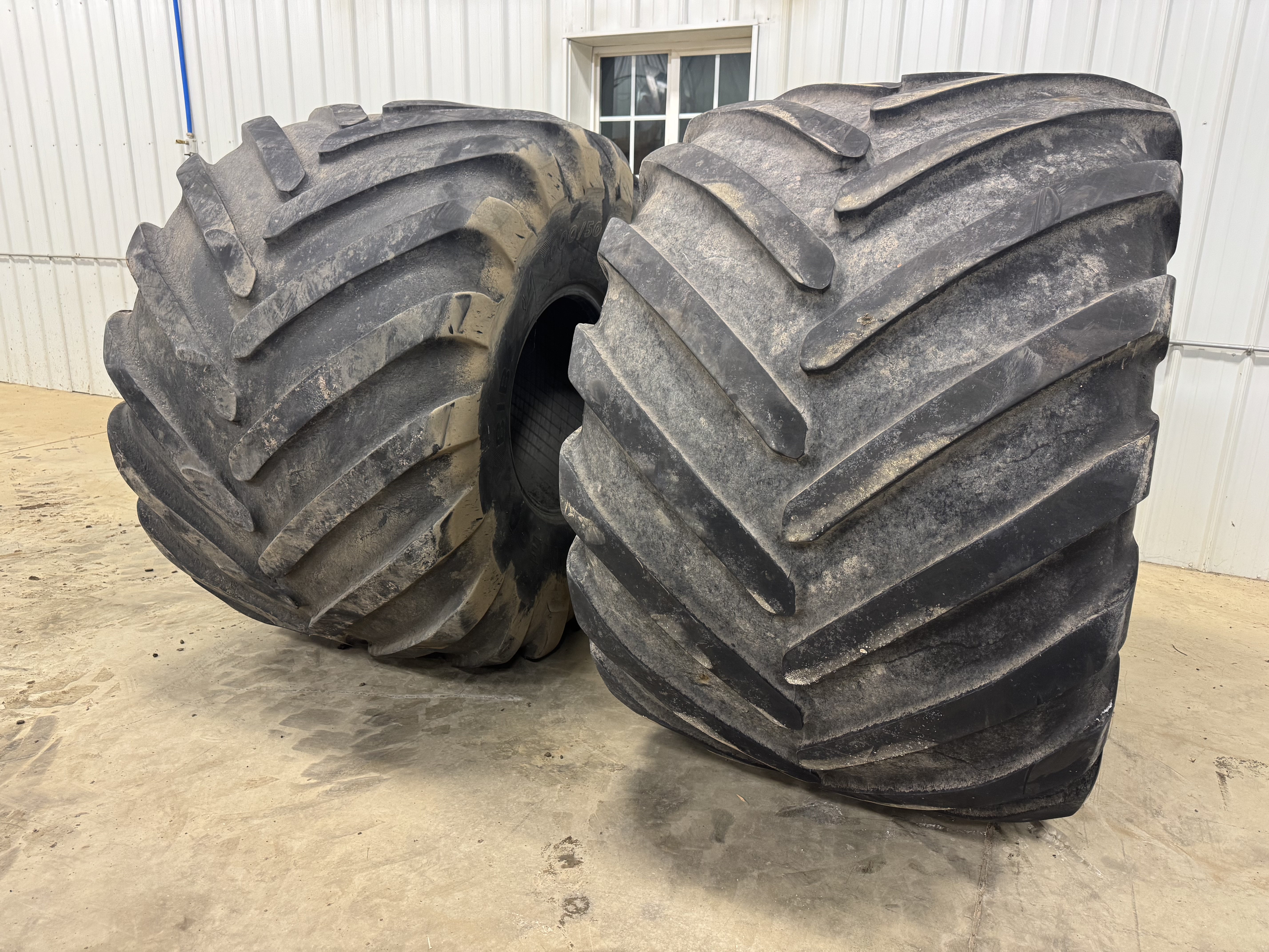 Image: Michelin 1000/50R25 