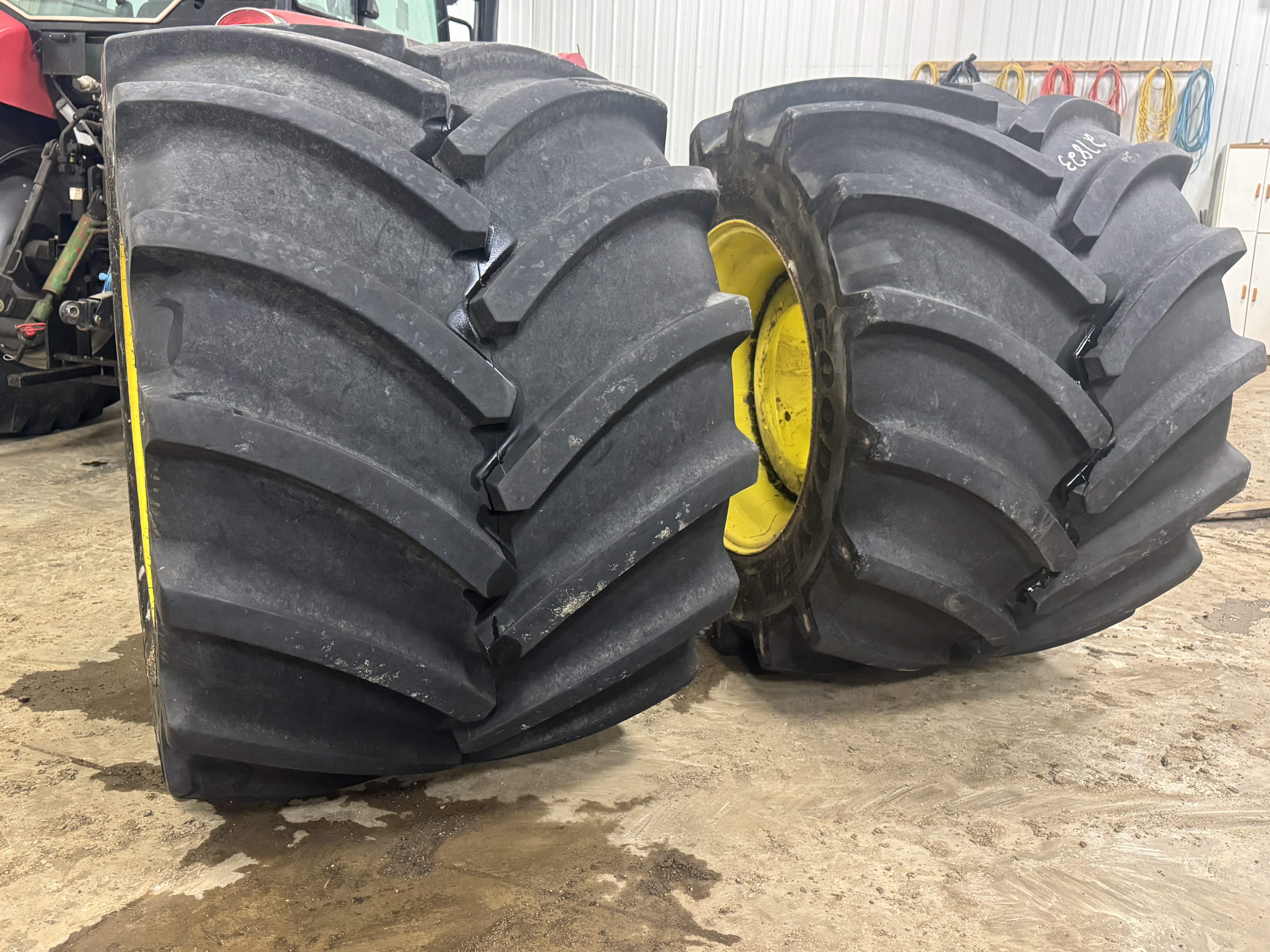 Image: 1100/35R32 Goodyear LSW 