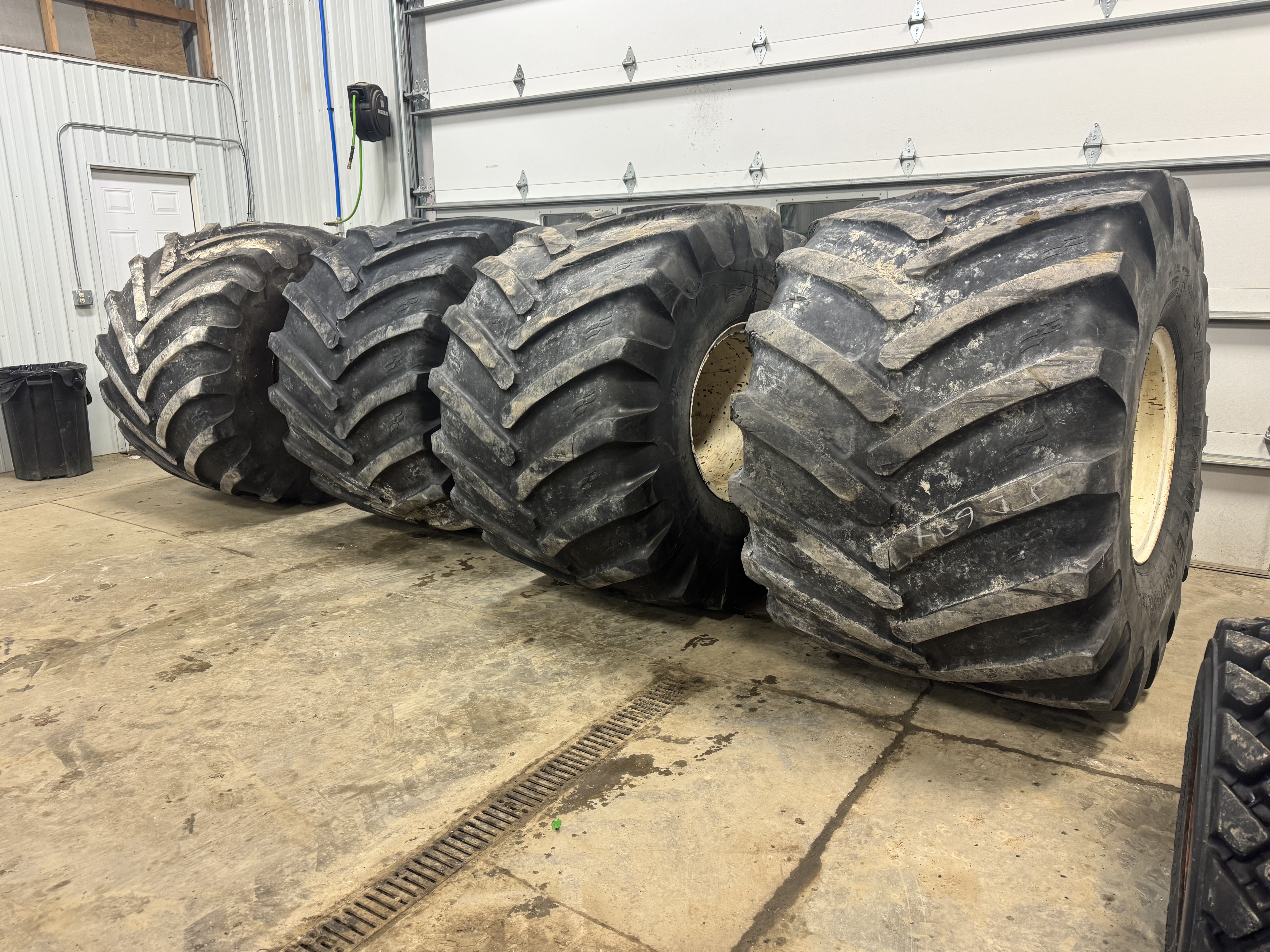 Image: Set of JD Payloader tires