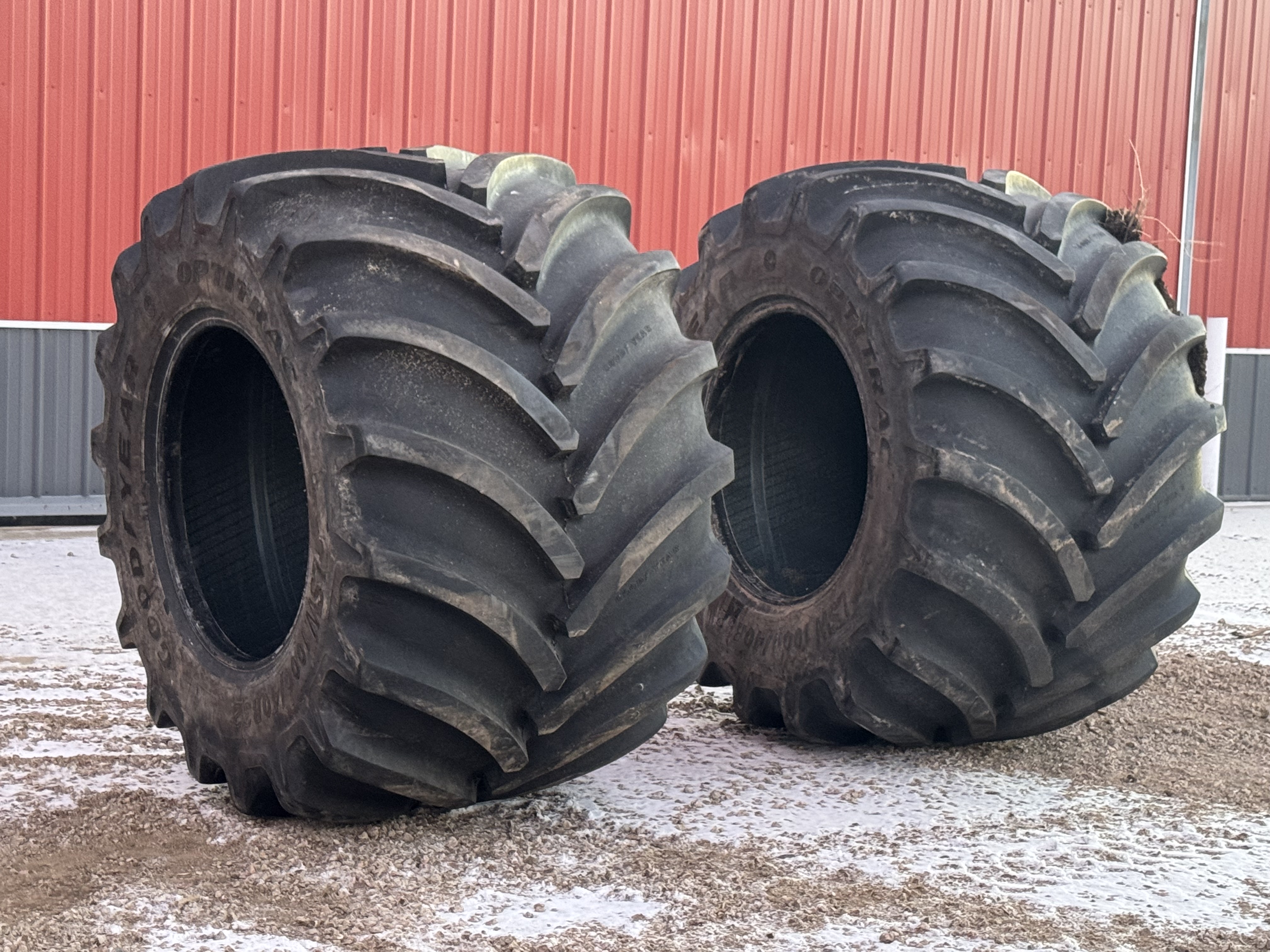 Image: Goodyear 1000/40R32