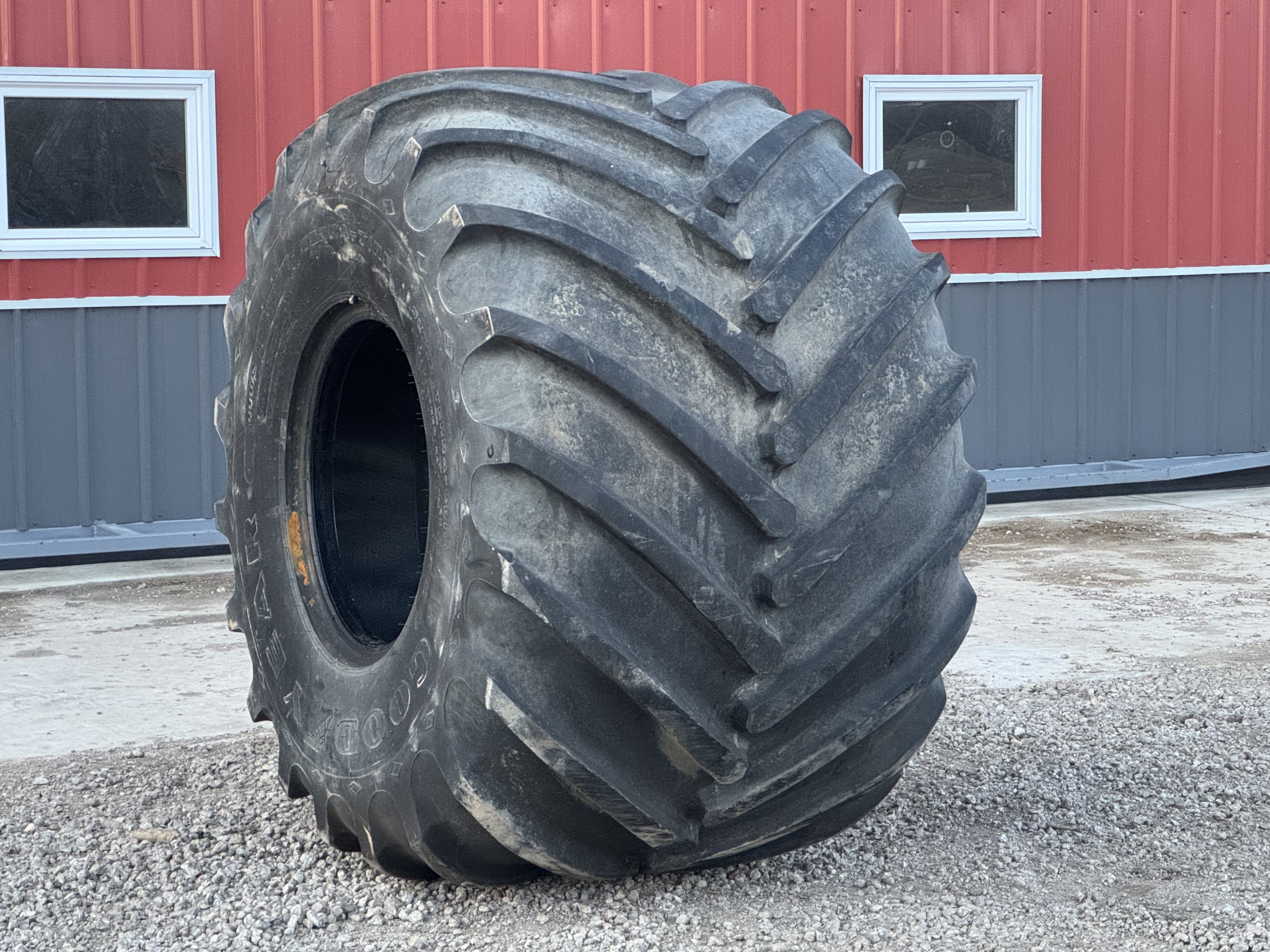 Image: Goodyear 1000/50R25