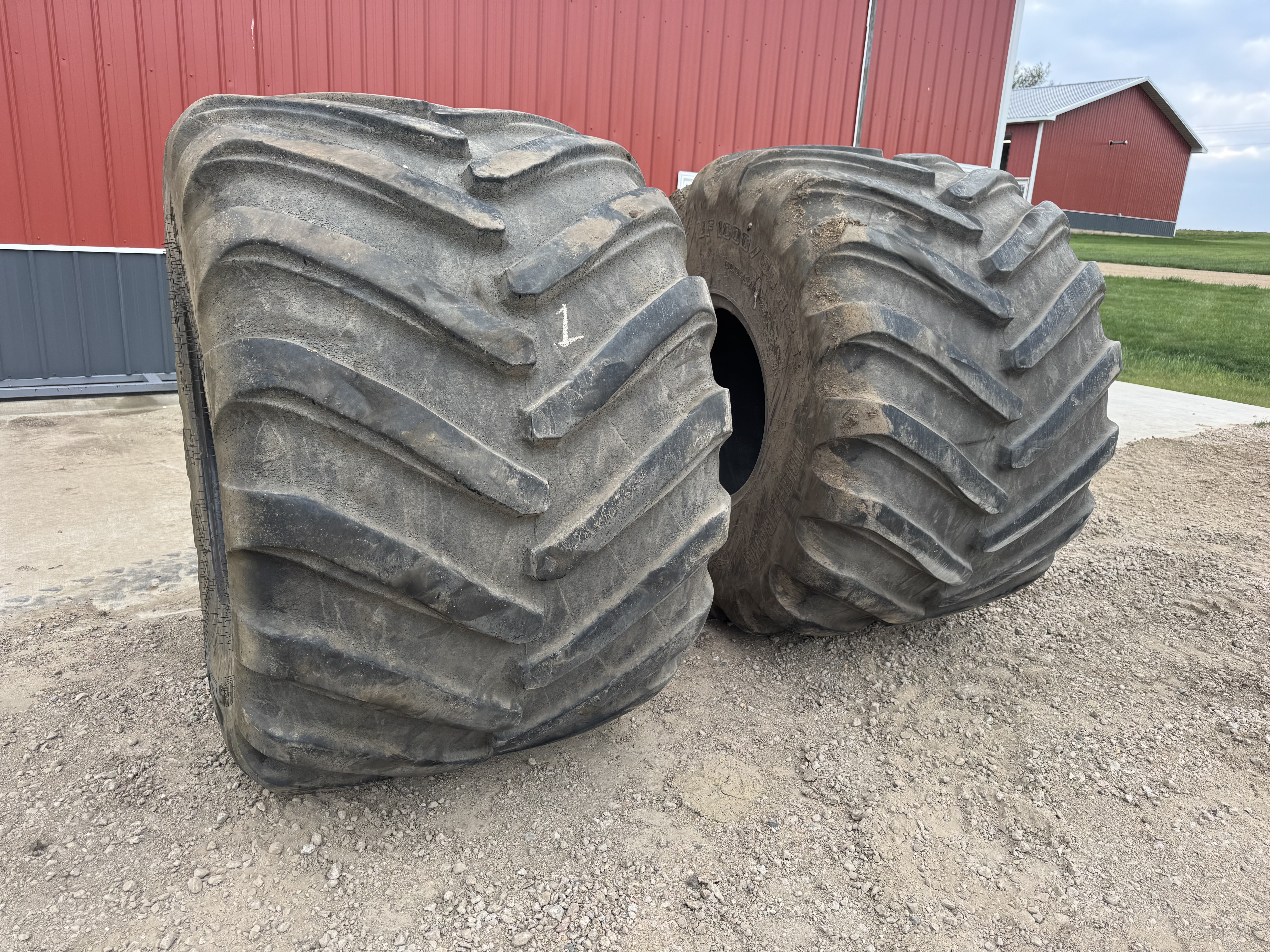 Image: Trelleborg 1000/50R25