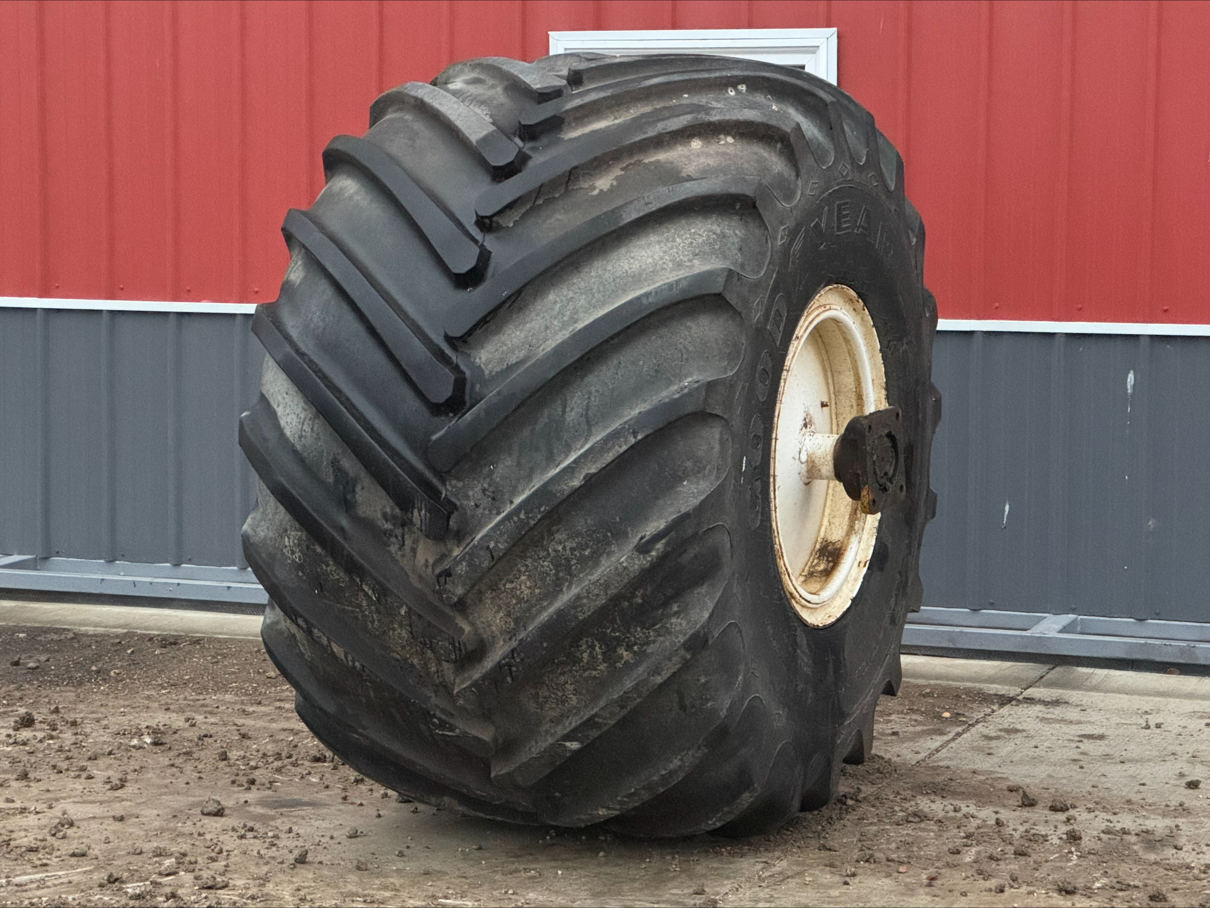 Image: Goodyear 1000/50R25