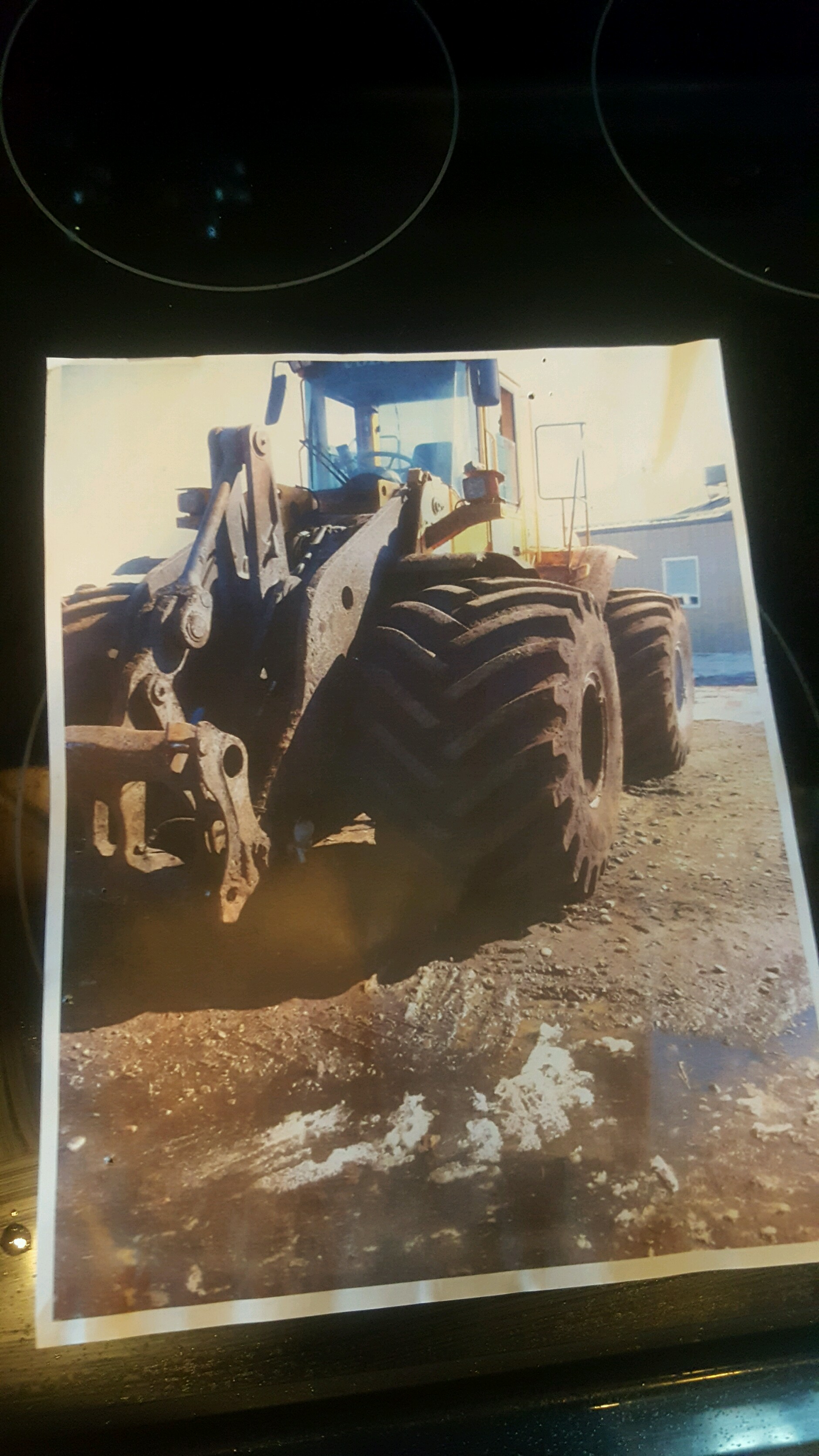 Image: Payloader in the oil fields