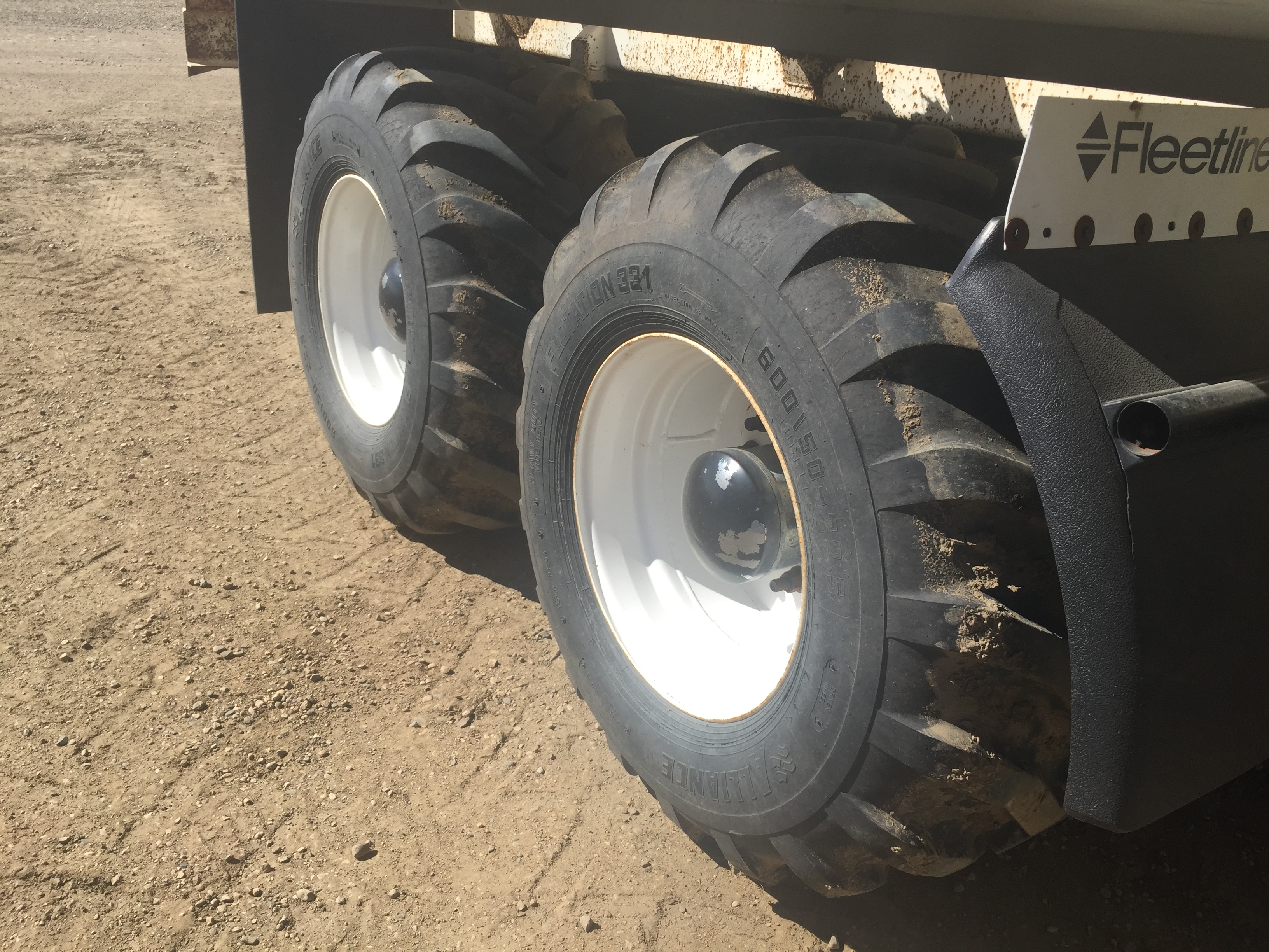 Image: Manure truck with 600/50-22.5