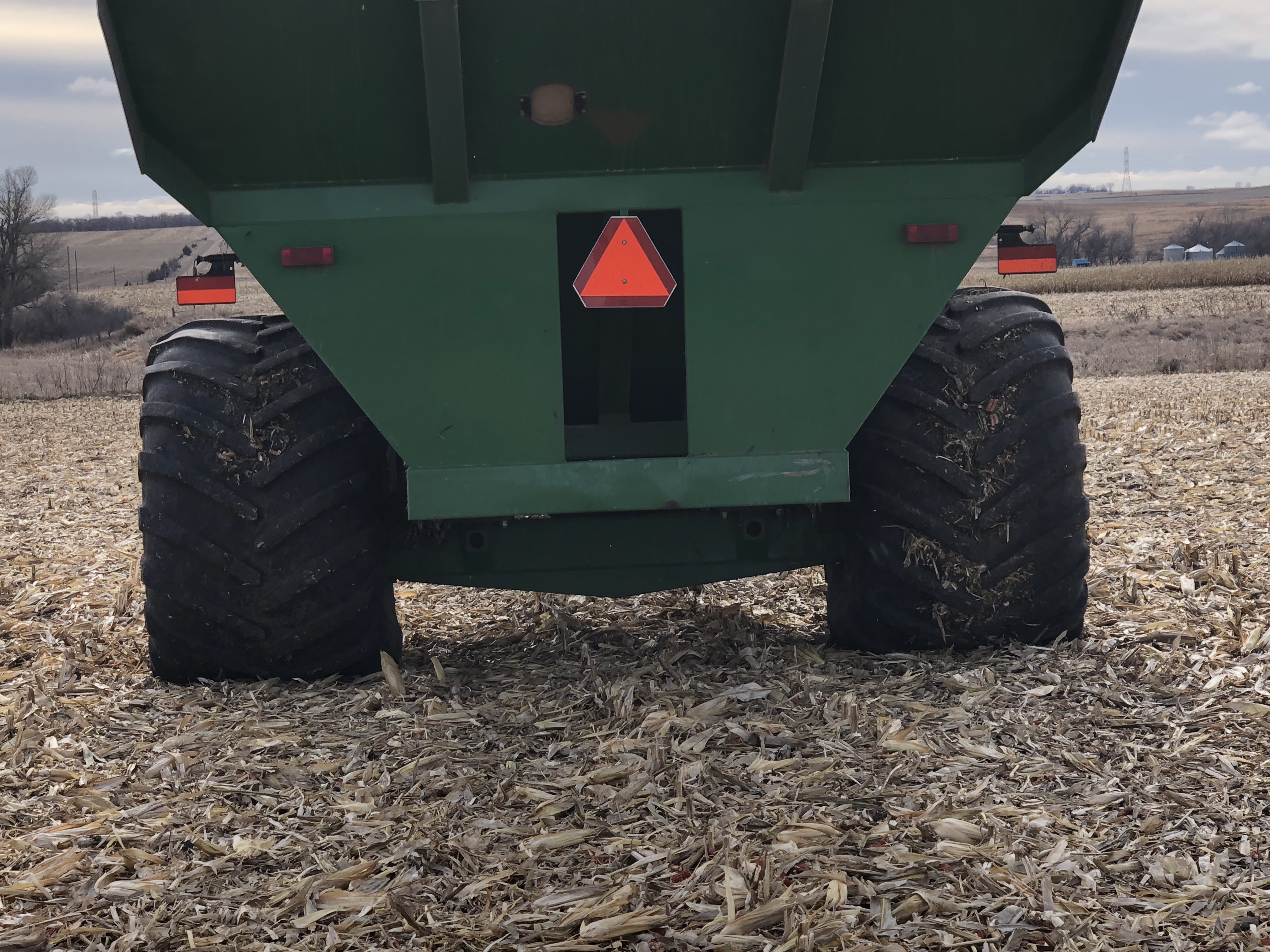 Image: J and M grain cart with 1050/50R32