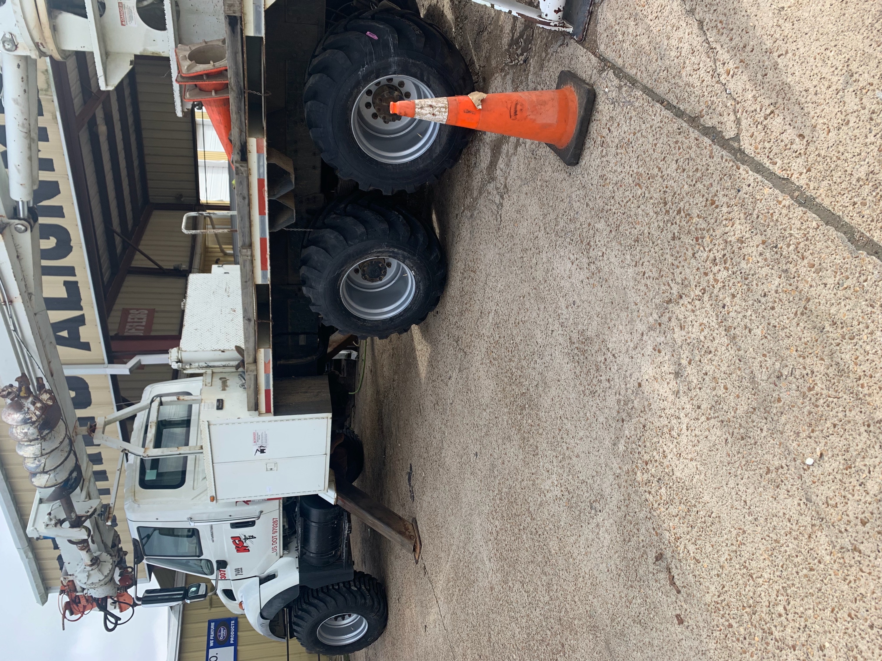 Image: Power Lines truck with 700's on back and 500's on front