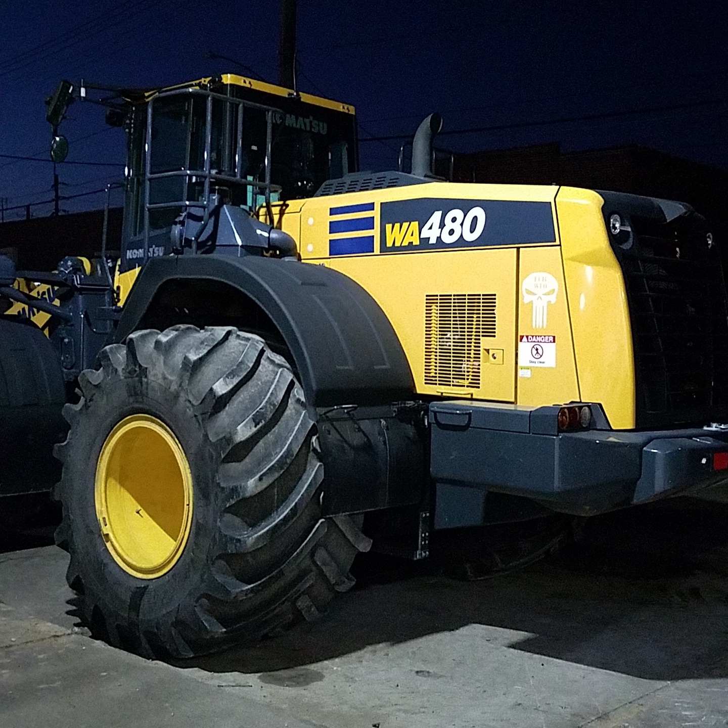 Image: 1050/50R32 fitting with factory fenders