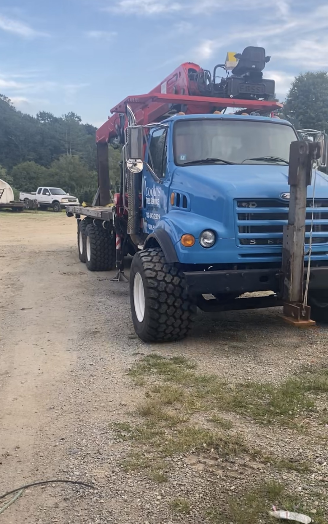 Image: Bucket/crane truck for golf courses